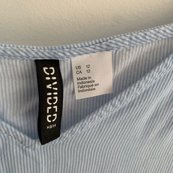 3 for $20 - 🍒 Light Blue Tank Top with Vertical White Pinstripes - Size 12 H&M - Picture 3 of 6